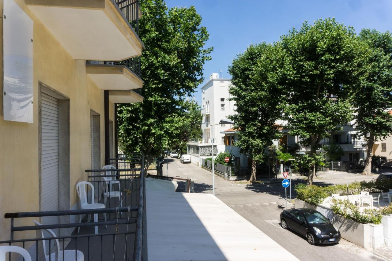 Hotel Londra Rimini Exterior photo