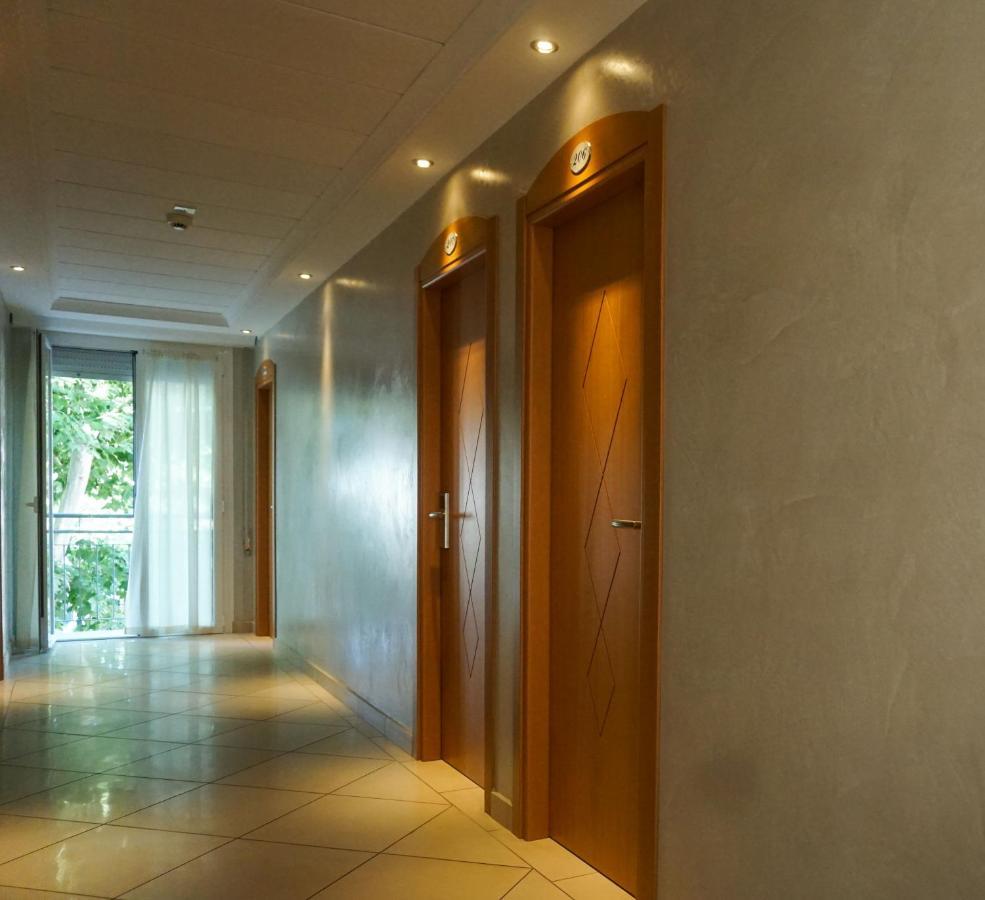 Hotel Londra Rimini Exterior photo
